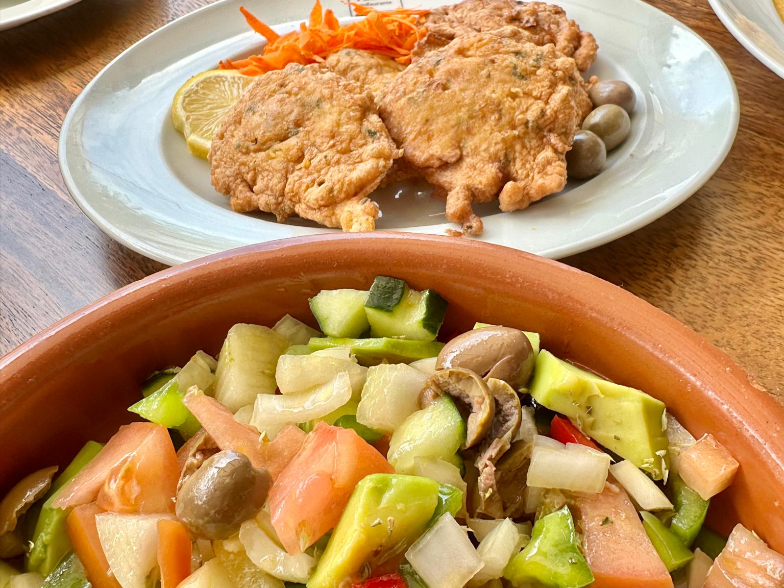 pataniscas com salada mediterranica pataniscas com salada