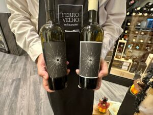 vinho tiro no escuro