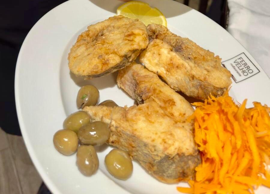 pescada frita com arroz conquilhas pescada frita